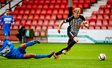 Robetrt Thomson v Airdrieonians